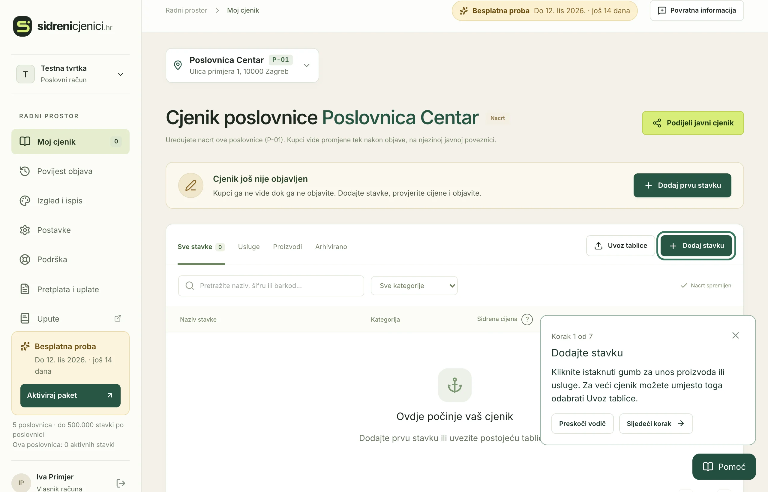 Radni prostor nove poslovnice s praznim cjenikom i otvorenim vodičem